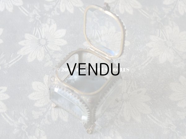 画像9: アンティーク 小さなジュエリーボックス グレイッシュブルーのシルク製クッション (9)