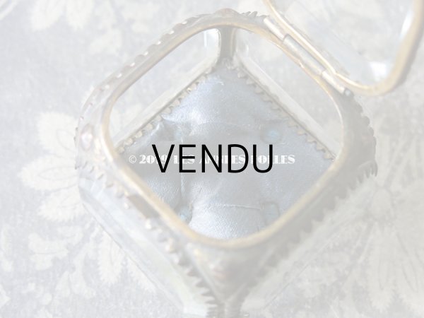 画像10: アンティーク 小さなジュエリーボックス グレイッシュブルーのシルク製クッション (10)