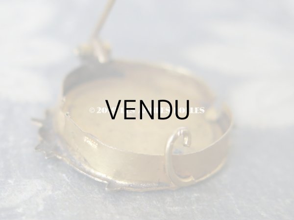 画像8: アンティーク 薔薇のフォトフレームのブローチ ゴールドプレート 刻印入り (8)