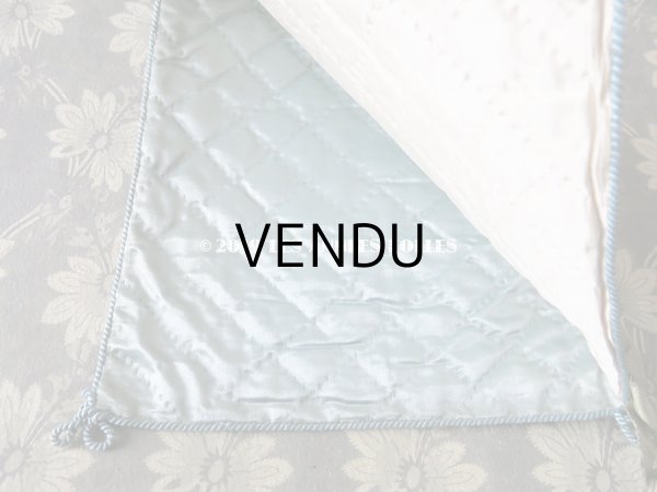 画像10: 19世紀末 アンティーク シルク製 ハンキーケース 鈴蘭＆モノグラム刺繍入り スモーキーブルー ハンカチ用ポシェット  (10)