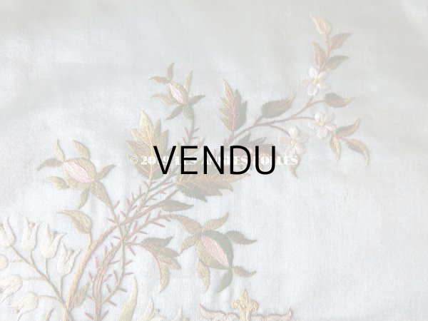 画像5: 19世紀末 アンティーク シルク製 ハンキーケース 鈴蘭＆モノグラム刺繍入り スモーキーブルー ハンカチ用ポシェット  (5)