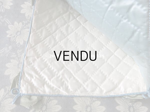 画像11: 19世紀末 アンティーク シルク製 ハンキーケース 鈴蘭＆モノグラム刺繍入り スモーキーブルー ハンカチ用ポシェット  (11)