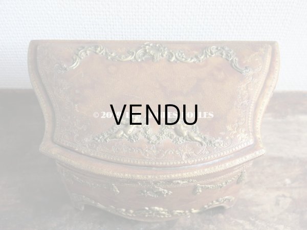 画像10: アンティーク 本革製 大きなジュエリーケース 天使と花のガーランド & ロカイユ装飾のオルモル (10)