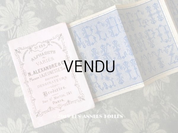 画像1: アンティーク クロスステッチの刺繍図案帳 ALPHABETS VARIES - N.ALEXANDRE&CIE - (1)