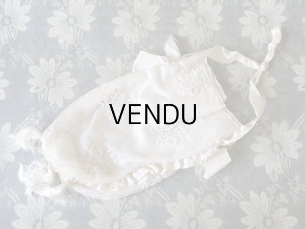 画像10: アンティーク 硝子の蓋のショーケース入り コミュニオンのヘッドリース & オモニエール & ハンカチ　プレザントワール (10)