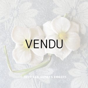 画像: アンティーク  オフホワイトのベルベットの布花  コサージュ