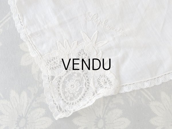 画像13: アンティーク 硝子の蓋のショーケース入り コミュニオンのヘッドリース & オモニエール & ハンカチ　プレザントワール (13)