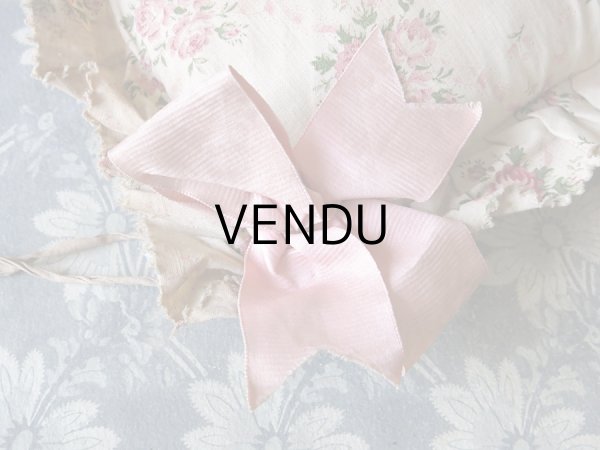 画像6: アンティーク クッション 薔薇模様のファブリック 淡いピンクのリボン付 (6)