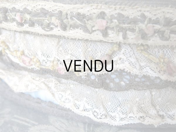 画像13: 1900年代 アンティーク 薔薇のロココトリム＆レースの装飾 ガラスの蓋の小物入れ　オールドローズ (13)