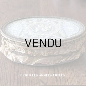 画像: 1900年代 アンティーク 薔薇のロココトリム＆レースの装飾 ガラスの蓋の小物入れ　オールドローズ
