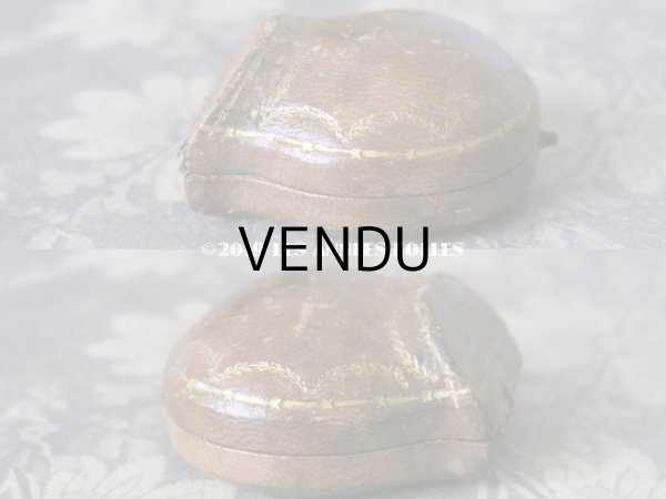 画像10: 19世紀 アンティーク 本革製 ジュエリーボックス 金彩入り ブラウン リングボックス (10)
