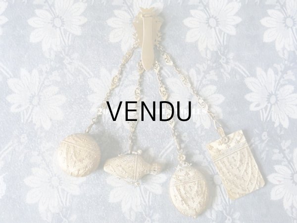 画像19: 19世紀 アンティーク シャトレーヌ ナポレオンの蜜蜂の紋章 & エルミンの紋章 CHATELAINE POMPONNE (19)