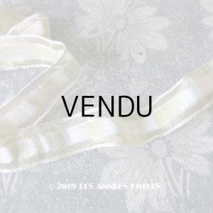 画像: アンティーク  シルク & メタル製 淡いオリーブグリーンのベルベットリボン 金糸の縁取り 1.45m