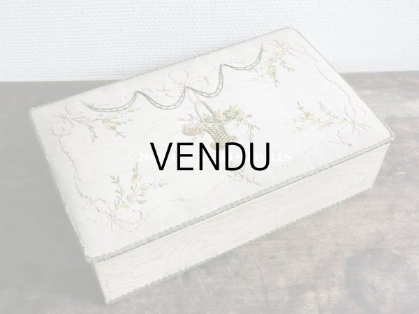 画像3: 1900年代 アンティーク リボン刺繍 大きなカルトナージュボックス　 (3)