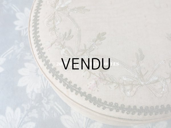 画像7: アンティーク リボン刺繍のお菓子箱 リボンと薔薇のガーランド ドラジェ & チョコレート  (7)