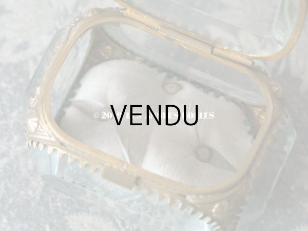 画像5: アンティーク 小さなジュエリーボックス クリーム色のシルク製クッション (5)