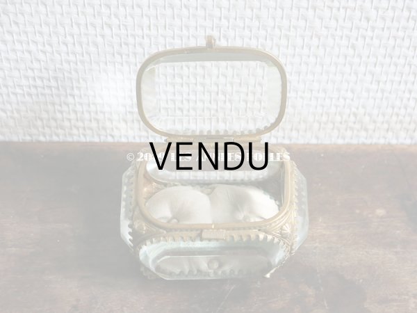 画像3: アンティーク 小さなジュエリーボックス クリーム色のシルク製クッション (3)