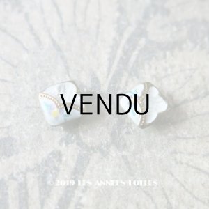 画像: 【9周年セール対象外】 アンティーク 極小 エナメルボタン 花模様 7mm  2ピースのセット ホワイト
