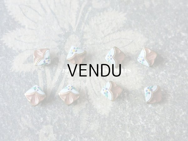 画像2: 【9周年セール対象外】 アンティーク 極小 エナメルボタン 花模様 7mm  2ピースのセット ライトブラウン (2)