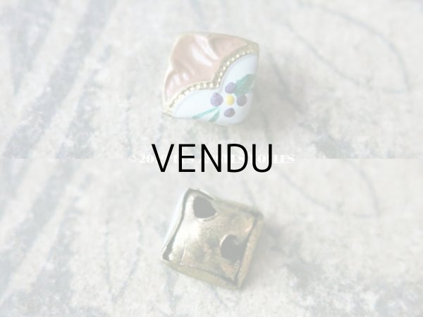 画像3: 【9周年セール対象外】 アンティーク 極小 エナメルボタン 花模様 7mm  2ピースのセット ライトブラウン (3)