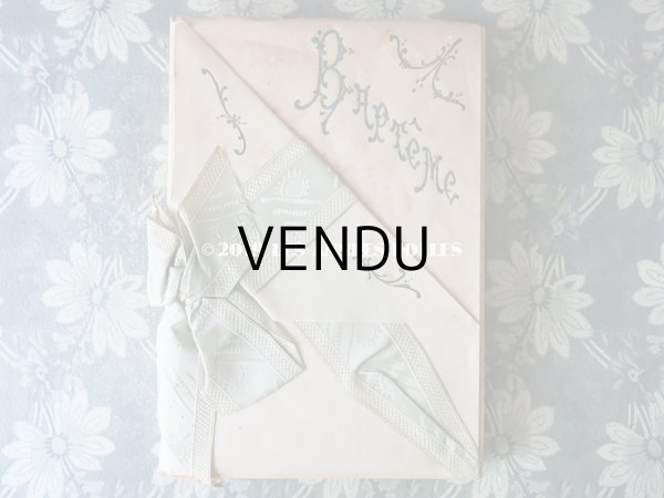 画像3: アンティーク 本型 ドラジェのお菓子箱 スモーキーグリーンのリボン (3)