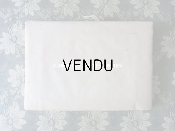 画像4: アンティーク 本型 ドラジェのお菓子箱 スモーキーグリーンのリボン (4)