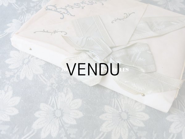 画像5: アンティーク 本型 ドラジェのお菓子箱 スモーキーグリーンのリボン (5)