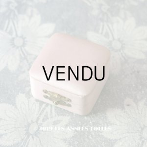 画像: アンティーク ジュエリーボックス シルクサテン パウダーピンク ゴールドの金具