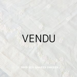画像: 1900年代 アンティーク  ドレスの裾  淡いピンクの薔薇の刺繍入り