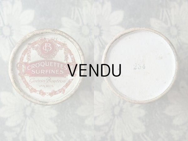 画像2: 19世紀末 アンティーク チョコレートのお菓子箱　薔薇とリボンのガーランド CROQUETTES SURFINES　- CHOCOLAT GUERIN-BOUTRON - (2)