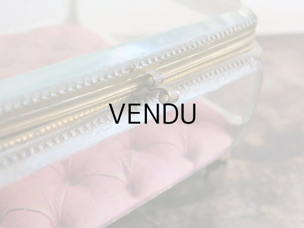 画像6: 19世紀 アンティーク 大きなジュエリーボックス　ロカイユ装飾の脚 スモーキーレッドのシルクサテンのクッション (6)