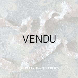 画像: アンティーク オフホワイトのフリルリボン  10mm幅 110cm