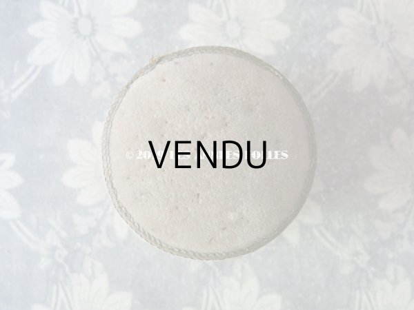 画像10: アンティーク ピンクッション型 【 マルキーズ・ ドゥ・セヴィニエ 】 のお菓子箱 - MARQUISE DE SEVIGNE PARIS - (10)