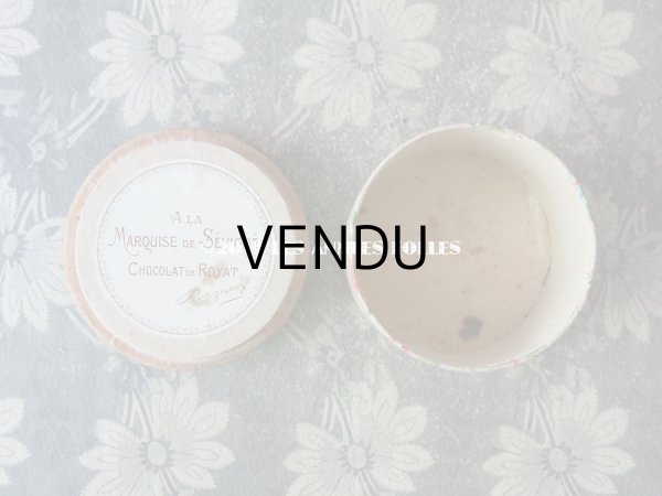 画像7: アンティーク ピンクッション型 【 マルキーズ・ ドゥ・セヴィニエ 】 のお菓子箱 - MARQUISE DE SEVIGNE PARIS - (7)