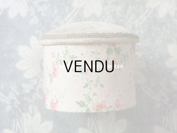 画像5: アンティーク ピンクッション型 【 マルキーズ・ ドゥ・セヴィニエ 】 のお菓子箱 - MARQUISE DE SEVIGNE PARIS - (5)