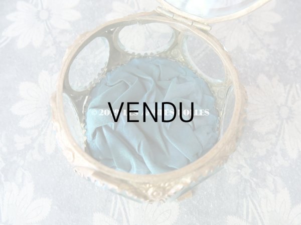 画像8: アンティーク 7角形のジュエリーボックス スモーキーブルー・グリーンのシルク製クッション (8)