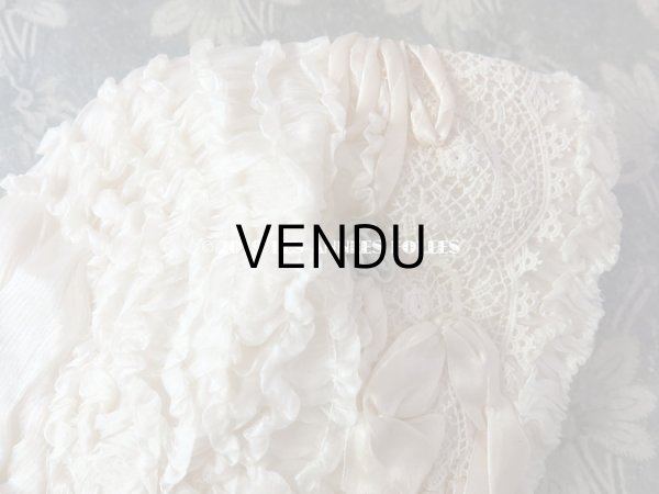 画像4: アンティーク ボネ パールピンクのリボンワーク & 水色の薔薇のロココモチーフ シルクオーガンジーのフリル (4)