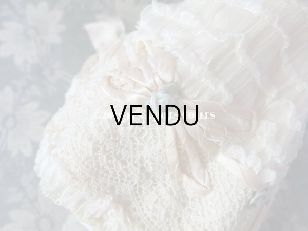 画像10: アンティーク ボネ パールピンクのリボンワーク & 水色の薔薇のロココモチーフ シルクオーガンジーのフリル (10)