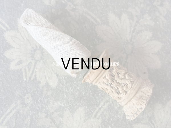 画像3: 19世紀初頭 アンティーク コミュニオンの少女の人形 テラコッタ製 コミュニオンのドレスを着た少女 (3)