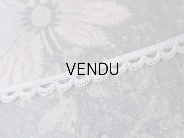 画像4: 未使用 アンティーク 極細 5mm幅のレース 12.5m COMPTOIR DES OUVRAGES DE DAMES - AU PRINTEMPS PARIS - (4)