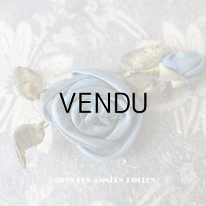画像: アンティーク グレイッシュブルーの薔薇のロココモチーフ 