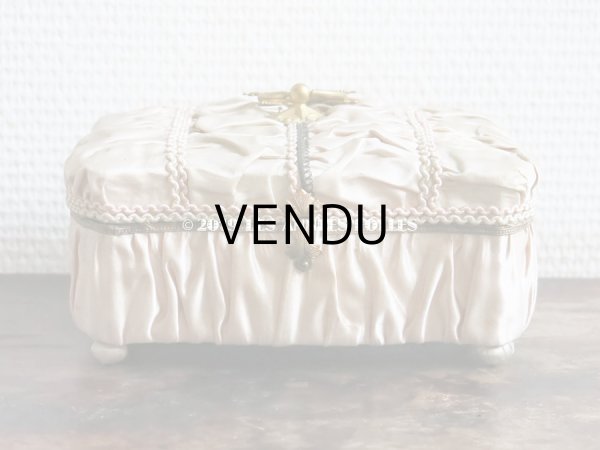 画像8: 19世紀 アンティーク ナポレオン3世時代 パウダーピンクのお菓子箱 木箱 ドラジェ & チョコレート  (8)