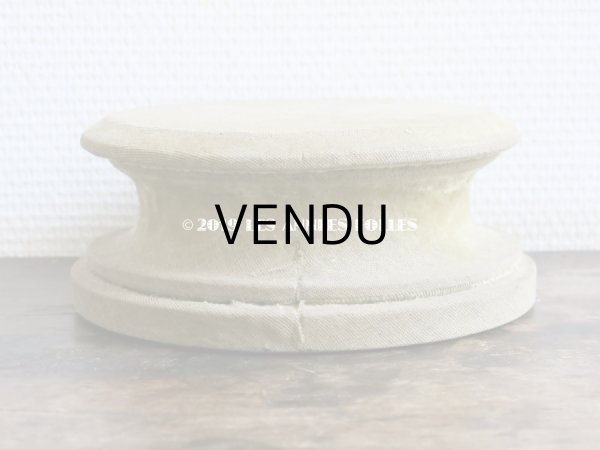 画像5: アンティーク ベルベットの台座 オリーブグリーン　ラウンド型　オリジナルラベル付 (5)