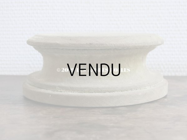 画像4: アンティーク ベルベットの台座 オリーブグリーン　ラウンド型　オリジナルラベル付 (4)