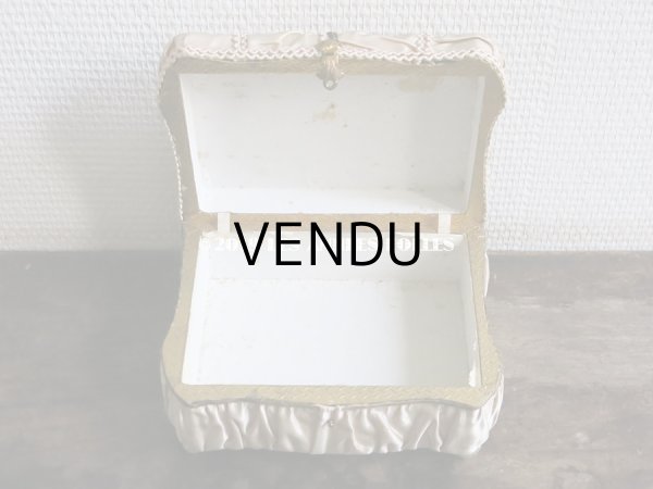 画像5: 19世紀 アンティーク ナポレオン3世時代 パウダーピンクのお菓子箱 木箱 ドラジェ & チョコレート  (5)