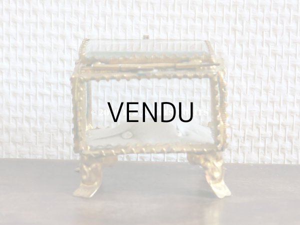 画像3: アンティーク 小さなジュエリーボックス　パウダーブルーのクッション (3)