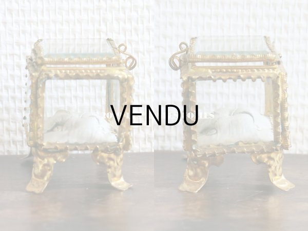 画像4: アンティーク 小さなジュエリーボックス　パウダーブルーのクッション (4)