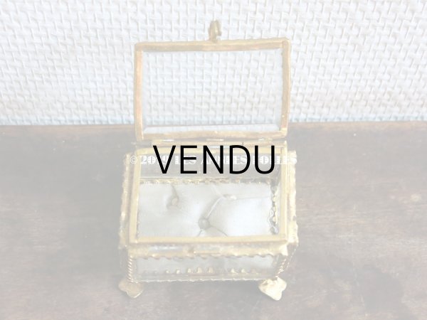 画像6: アンティーク 小さなジュエリーボックス　パウダーブルーのクッション (6)