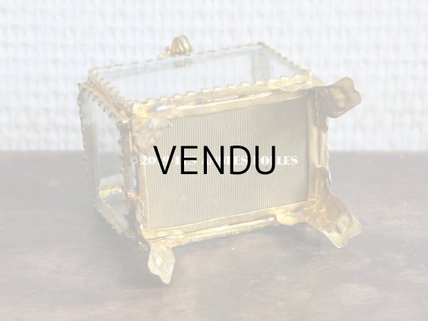 画像5: アンティーク 小さなジュエリーボックス　パウダーブルーのクッション (5)