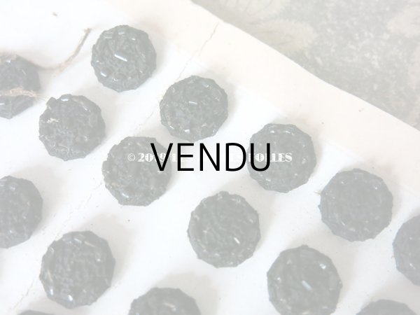 画像4: 19世紀末 アンティーク くるみボタン ビーズ刺繍入り 16mm  25ピース 黒 (28) (4)